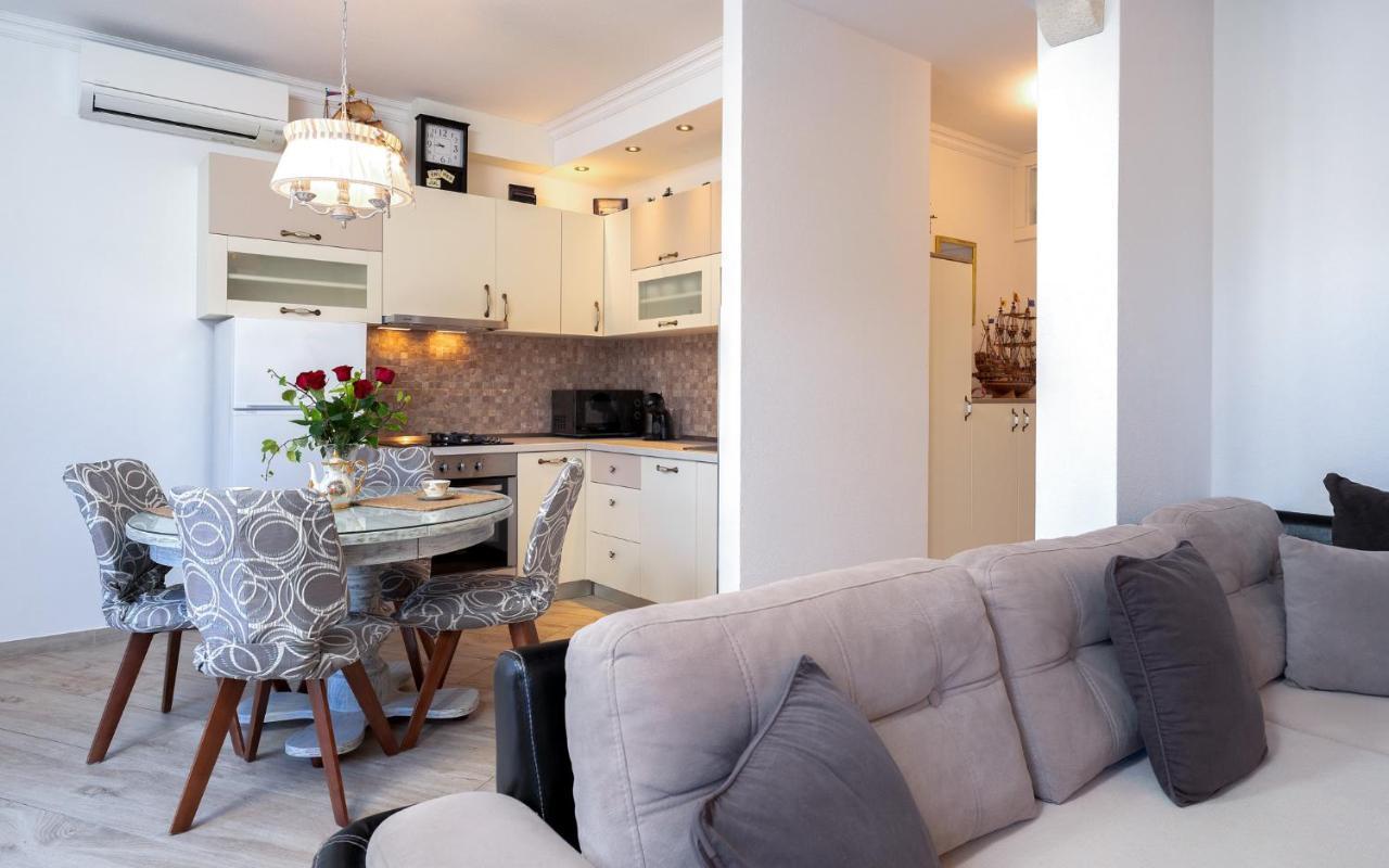 Villa Capitis In The Center- Luxury Apartment With Swimming Pool Хвар Екстер'єр фото