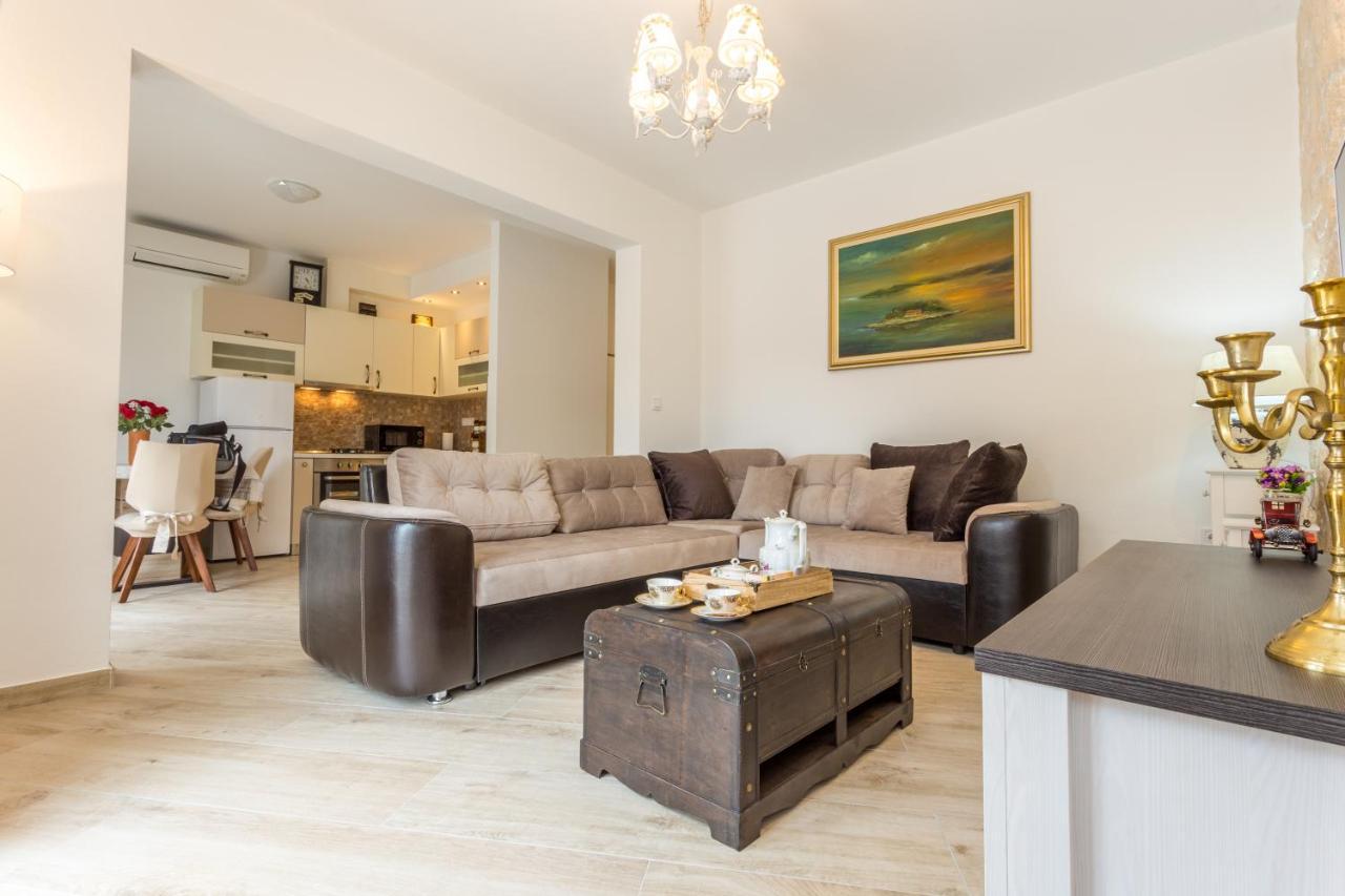 Villa Capitis In The Center- Luxury Apartment With Swimming Pool Хвар Екстер'єр фото