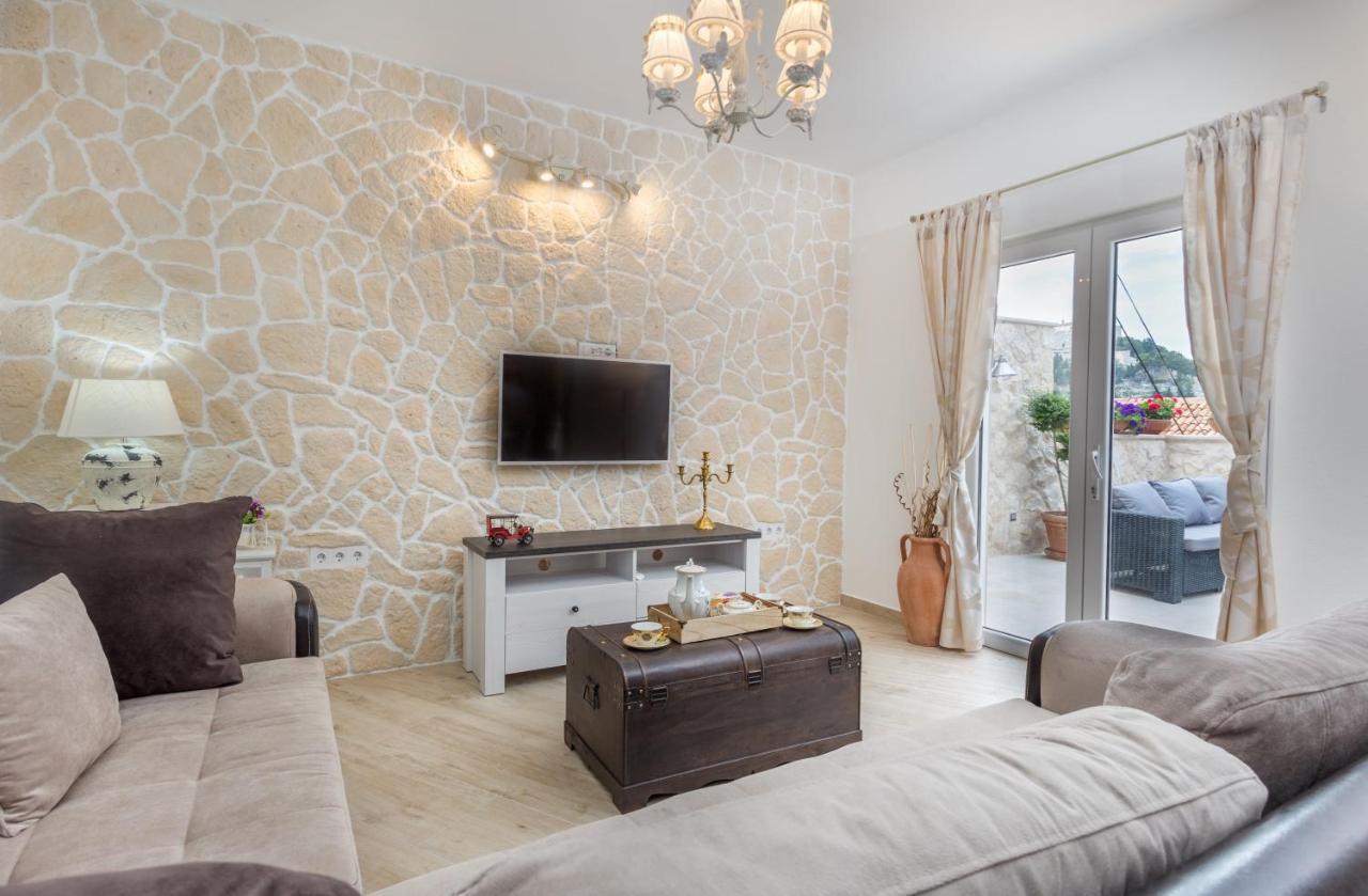 Villa Capitis In The Center- Luxury Apartment With Swimming Pool Хвар Екстер'єр фото