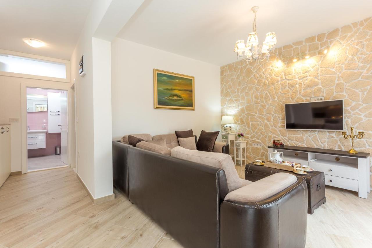 Villa Capitis In The Center- Luxury Apartment With Swimming Pool Хвар Екстер'єр фото