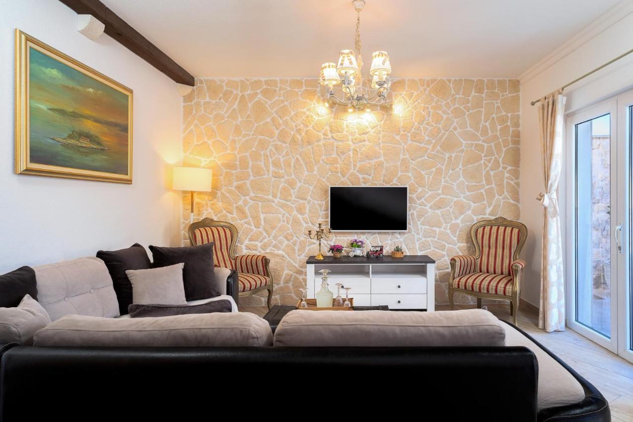 Villa Capitis In The Center- Luxury Apartment With Swimming Pool Хвар Екстер'єр фото