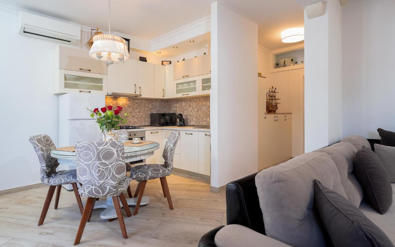 Villa Capitis In The Center- Luxury Apartment With Swimming Pool Хвар Екстер'єр фото