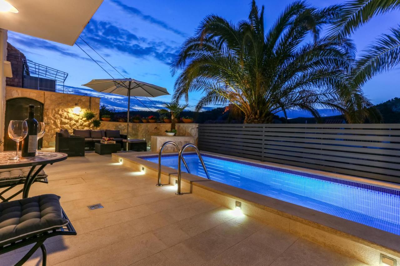 Villa Capitis In The Center- Luxury Apartment With Swimming Pool Хвар Екстер'єр фото