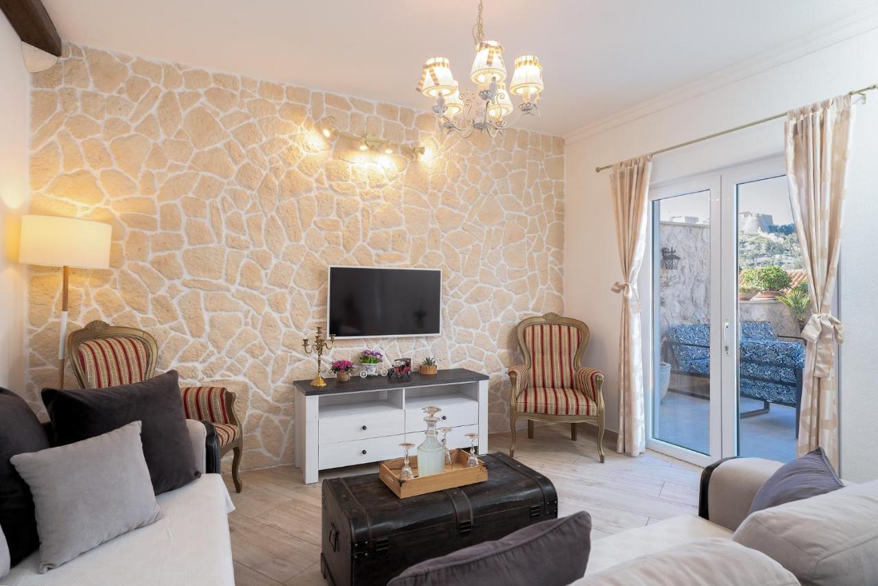 Villa Capitis In The Center- Luxury Apartment With Swimming Pool Хвар Екстер'єр фото
