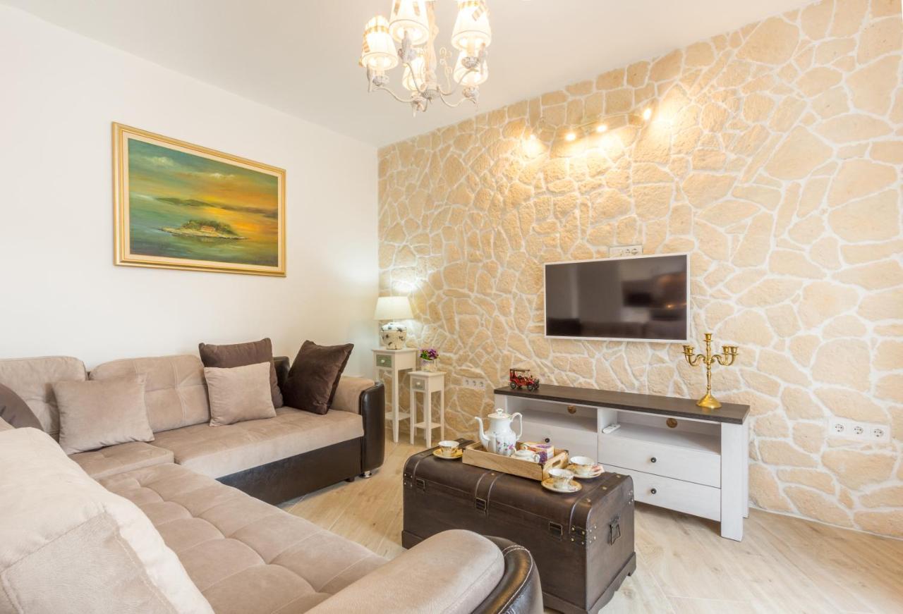 Villa Capitis In The Center- Luxury Apartment With Swimming Pool Хвар Екстер'єр фото