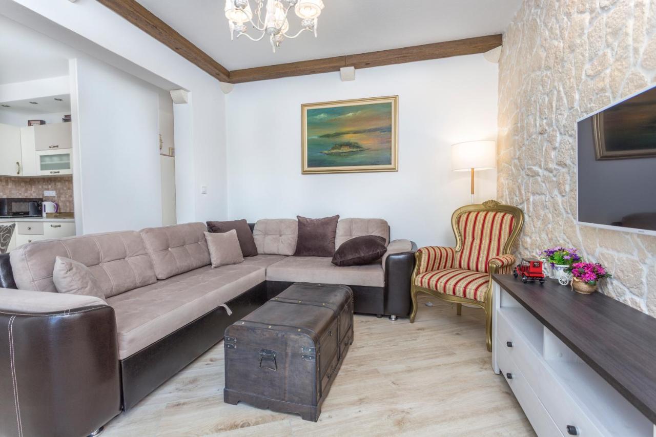 Villa Capitis In The Center- Luxury Apartment With Swimming Pool Хвар Екстер'єр фото